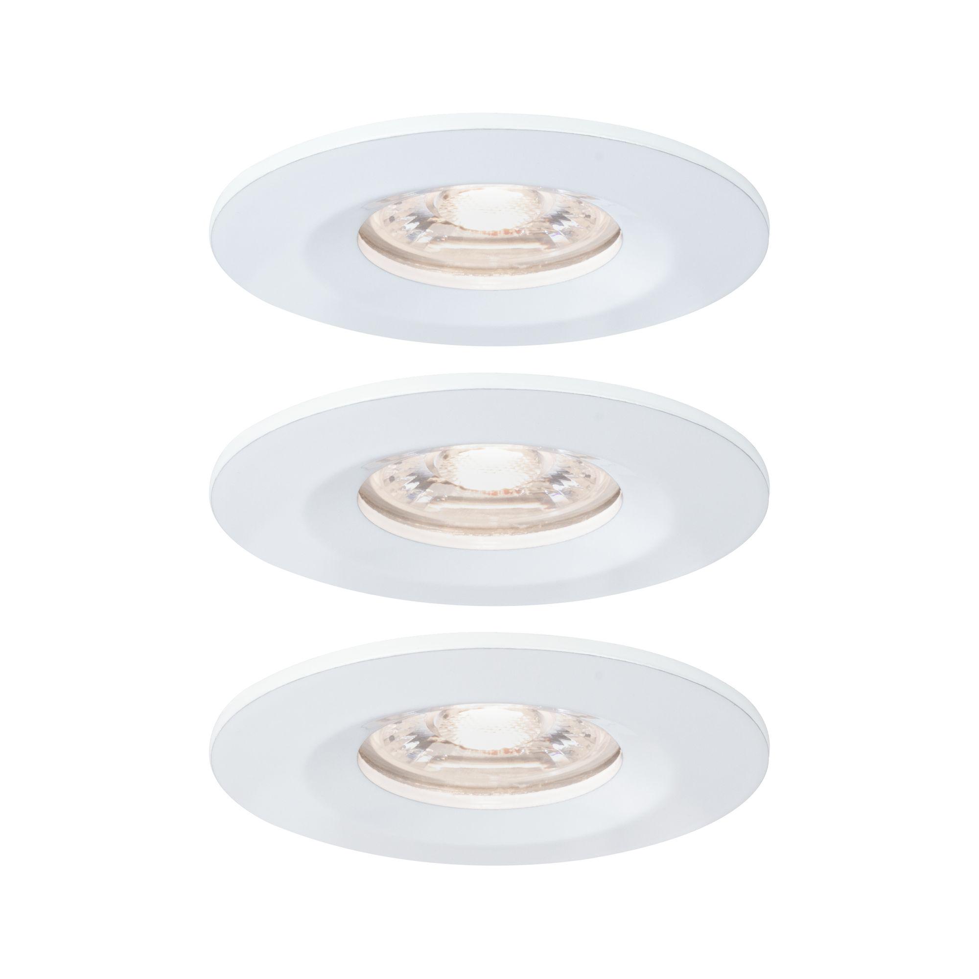 Drei weiße Einbaustrahler aus Metall mit warmweißem LED-Licht für moderne Raumbeleuchtung