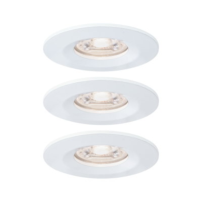 Trois spots encastrés blancs en métal avec lumière blanc chaud pour éclairage intérieur moderne