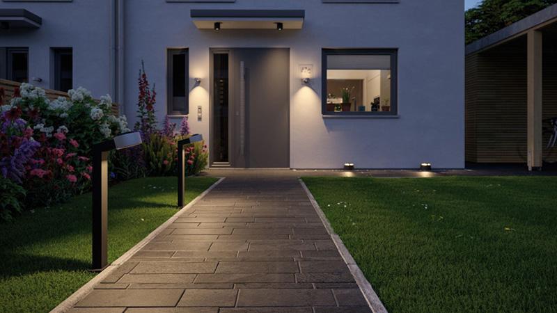 Wegbeleuchtung trägt zur Sicherheit bei. Wegbeleuchtung von Paulmann