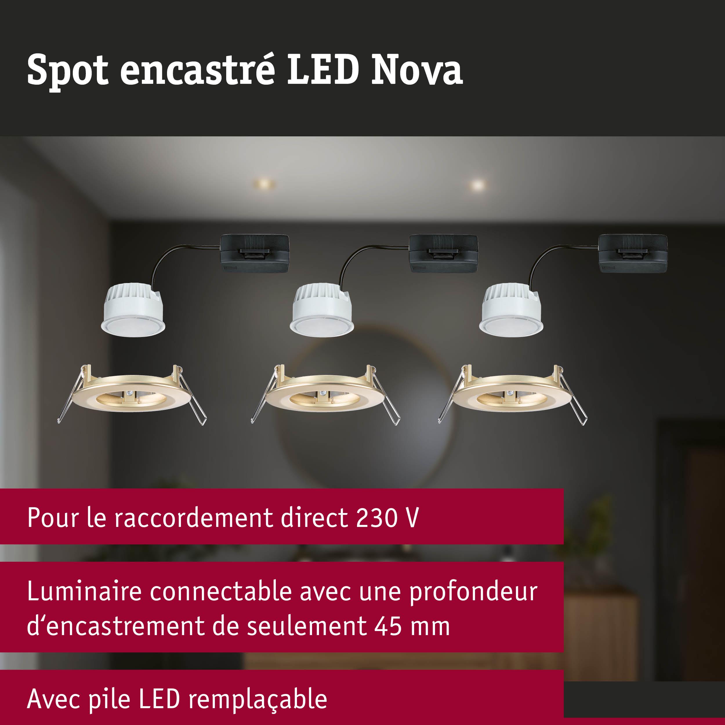 Trois spots encastrés LED Nova blancs avec cadre doré, profondeur 45 mm, raccordement direct 230 V