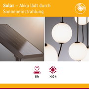 Solarleuchte mit schwarzem Solarpanel und weißen Kugellampen, Akku lädt durch Sonnenenergie