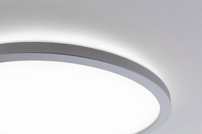Runde Deckenleuchte mit grauem Aluminiumrahmen und weißem Diffusor für modernes Raumlicht