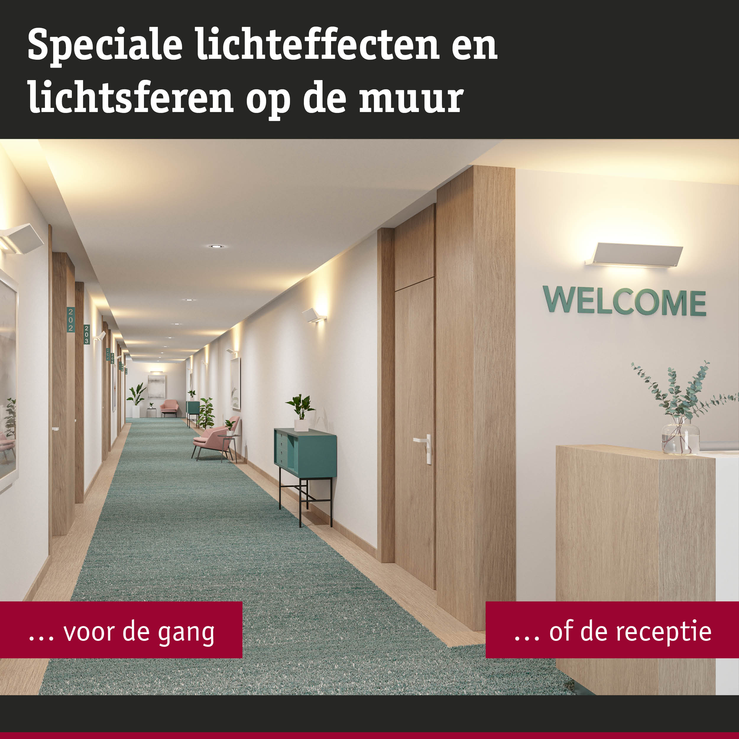 Moderne gang met witte muren, houten accenten en warmwitte wandlampen voor sfeerverlichting