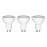 Tre hvide GU10 LED-spotlys med plastikhus til energieeffektiv indendørsbelysning