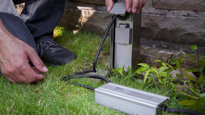 Paulmann Plug & Shine Trafos für deine Gartebeleuchtung Plug & Shine Trafos wandeln den Strom in 24V um