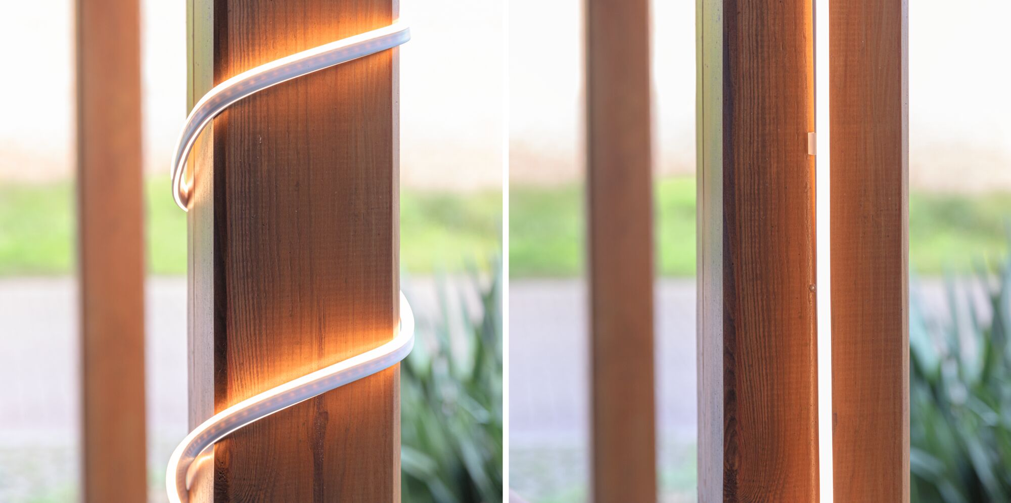 Warmwit LED-lichtstrip gewikkeld rond houten paal, moderne buitenverlichting.