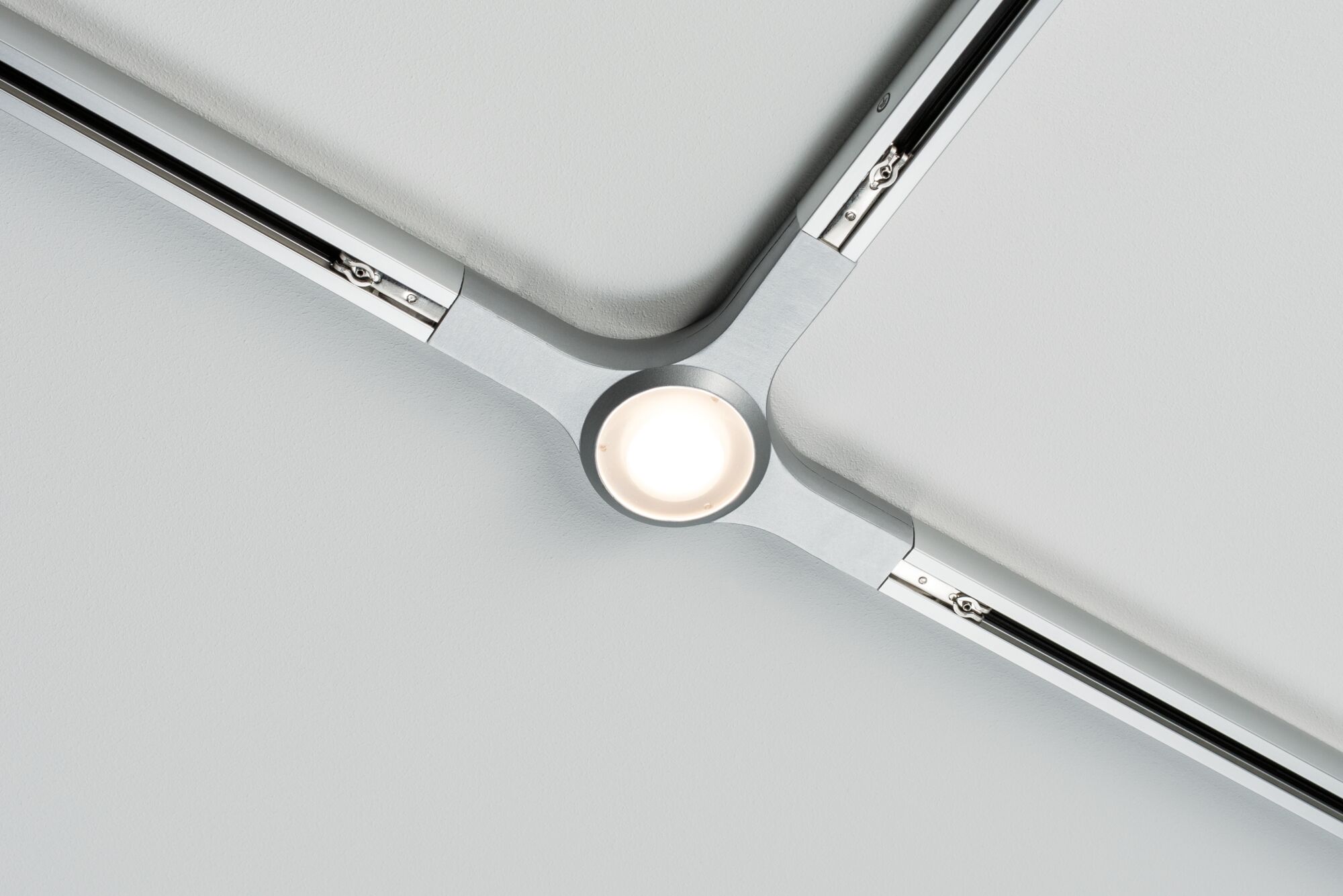 Modern silver LED ceiling light with three arms and central light spot for living spaces