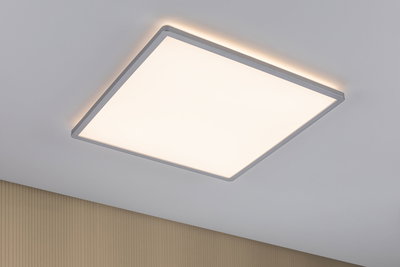 Modernes quadratisches LED-Deckenlicht mit weißem Rahmen und warmweißem Licht für Wohnräume