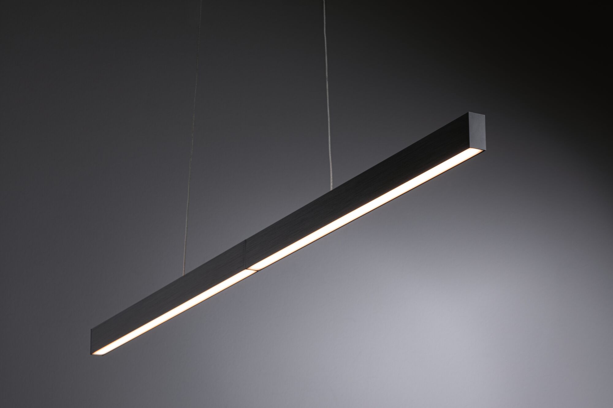 Suspension LED noire en aluminium avec lumière blanc chaud pour intérieurs modernes