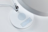 Weiße LED-Tischlampe mit Touch-Bedienfeld und dimmbaren Lichtstufen für modernes Wohnambiente