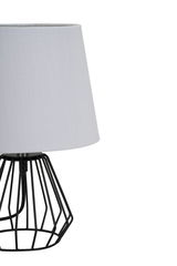 Tischlampe mit weißem Stoffschirm und schwarzem Metallgestell für moderne Wohnraumbeleuchtung