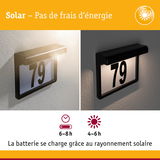 Applique solaire noire avec numéro 79 sur fond blanc, éclairage extérieur économique en énergie