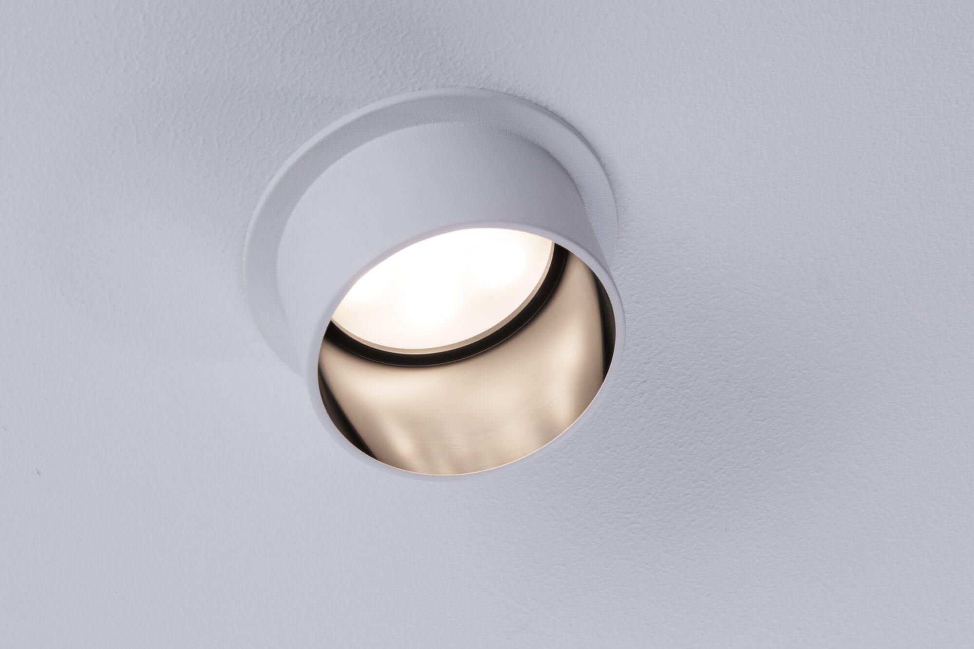 Weißer Einbaustrahler aus Metall mit schwenkbarem Reflektor für moderne LED-Deckenbeleuchtung