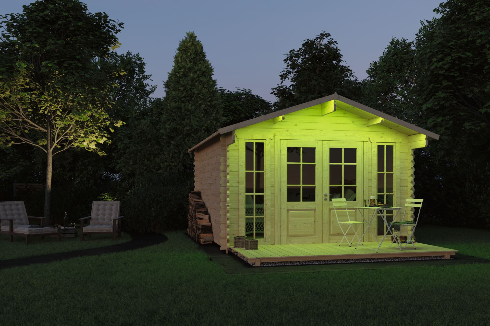Holz-Gartenhaus mit gelbgrüner LED-Außenbeleuchtung, Terrasse mit Stühlen und Tisch im Garten bei Abendlicht
