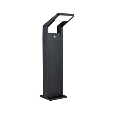 Moderne zwarte metalen LED-buitenlamp met bewegingssensor voor tuin en terrasverlichting