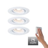 Drei weiße Einbaustrahler aus Metall mit warmweißem Licht und EasyDim-Dimmerfunktion