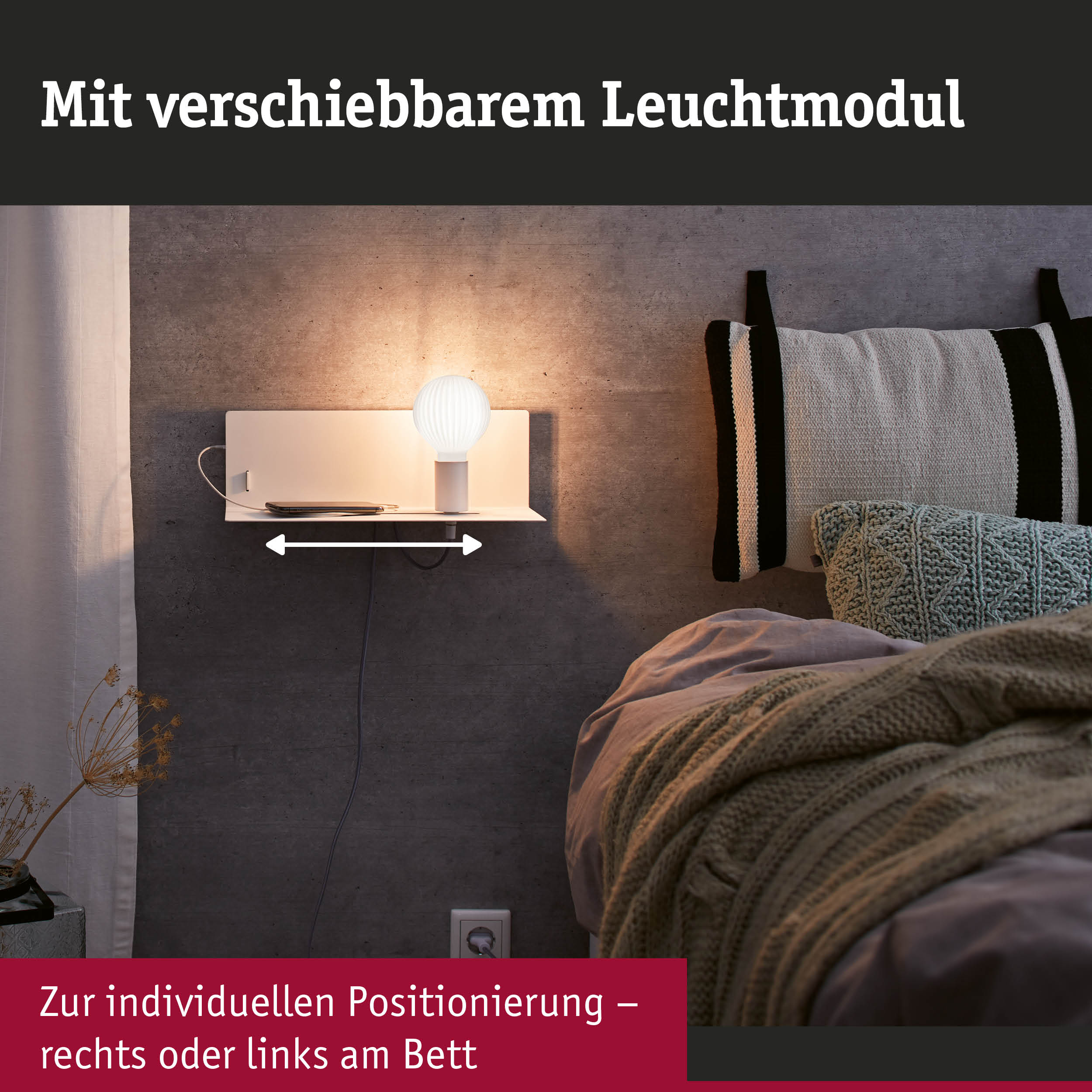 Weißes Wandlicht mit verschiebbaren Leuchtmodul neben Bett mit grauer Wand und Strickdecke