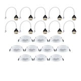 Twaalf witte metalen inbouwspots met bijpassende kabels voor LED-verlichting.
