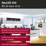 Cuisine blanche moderne avec système d'éclairage LED MaxLED 500 pour lumière de travail et accents