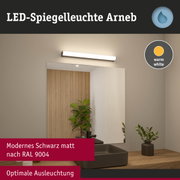 LED-Spiegelleuchte Arneb in mattem Schwarz mit warmweißem Licht über Badspiegel für optimale Ausleuchtung