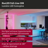 Cuisine moderne éclairée par une ligne LED MaxLED Full-Line COB en rose et bleu pour une ambiance lumineuse