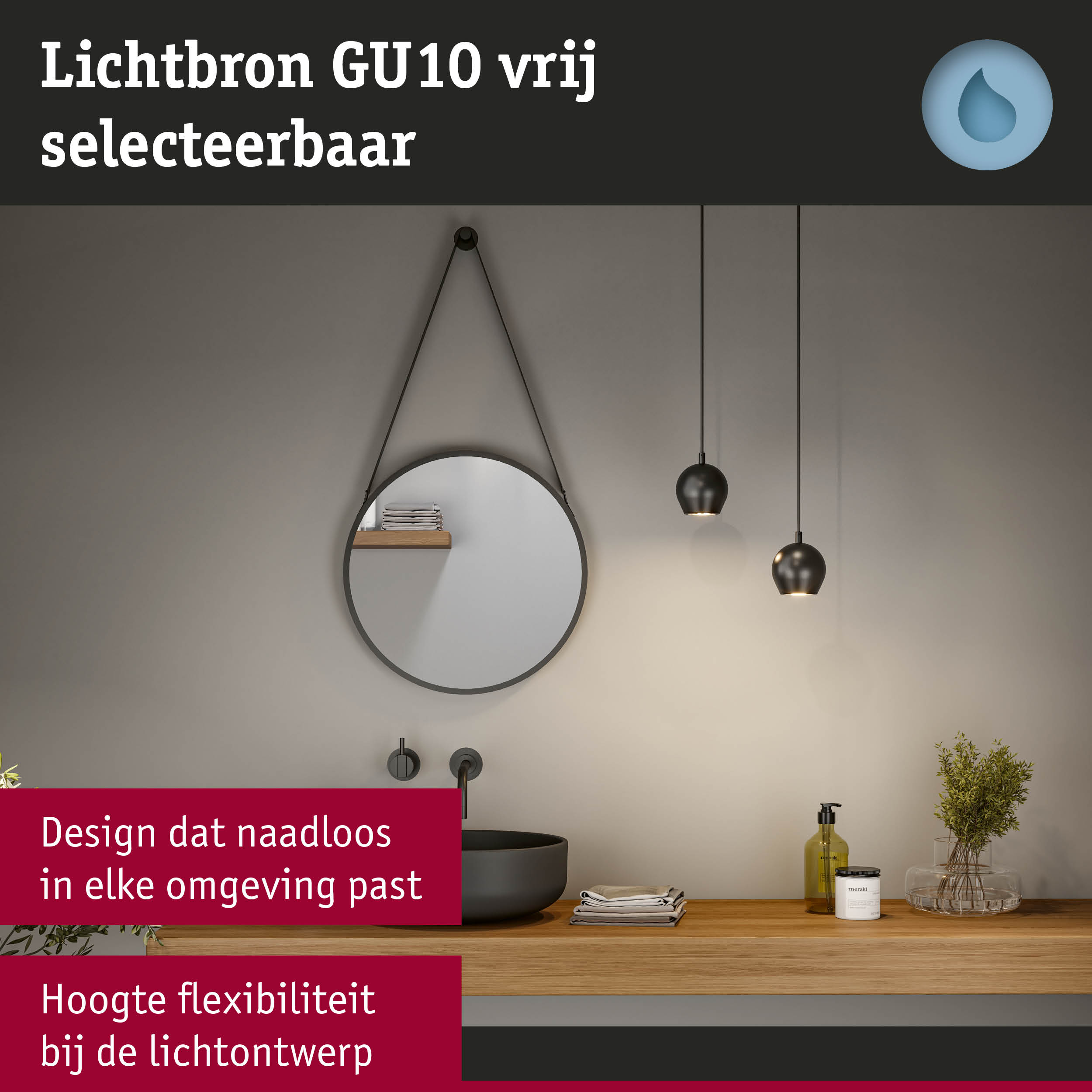 Moderne badkamer met ronde spiegel, zwarte hanglampen en houten plank met accessoires en planten