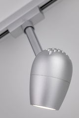 Moderner silberner LED-Strahler aus Metall mit Lüftungslöchern für flexible Beleuchtung im Innenraum