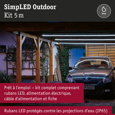 Kit SimplLED Outdoor 5 m avec bandes LED étanches sous un abri en bois la nuit