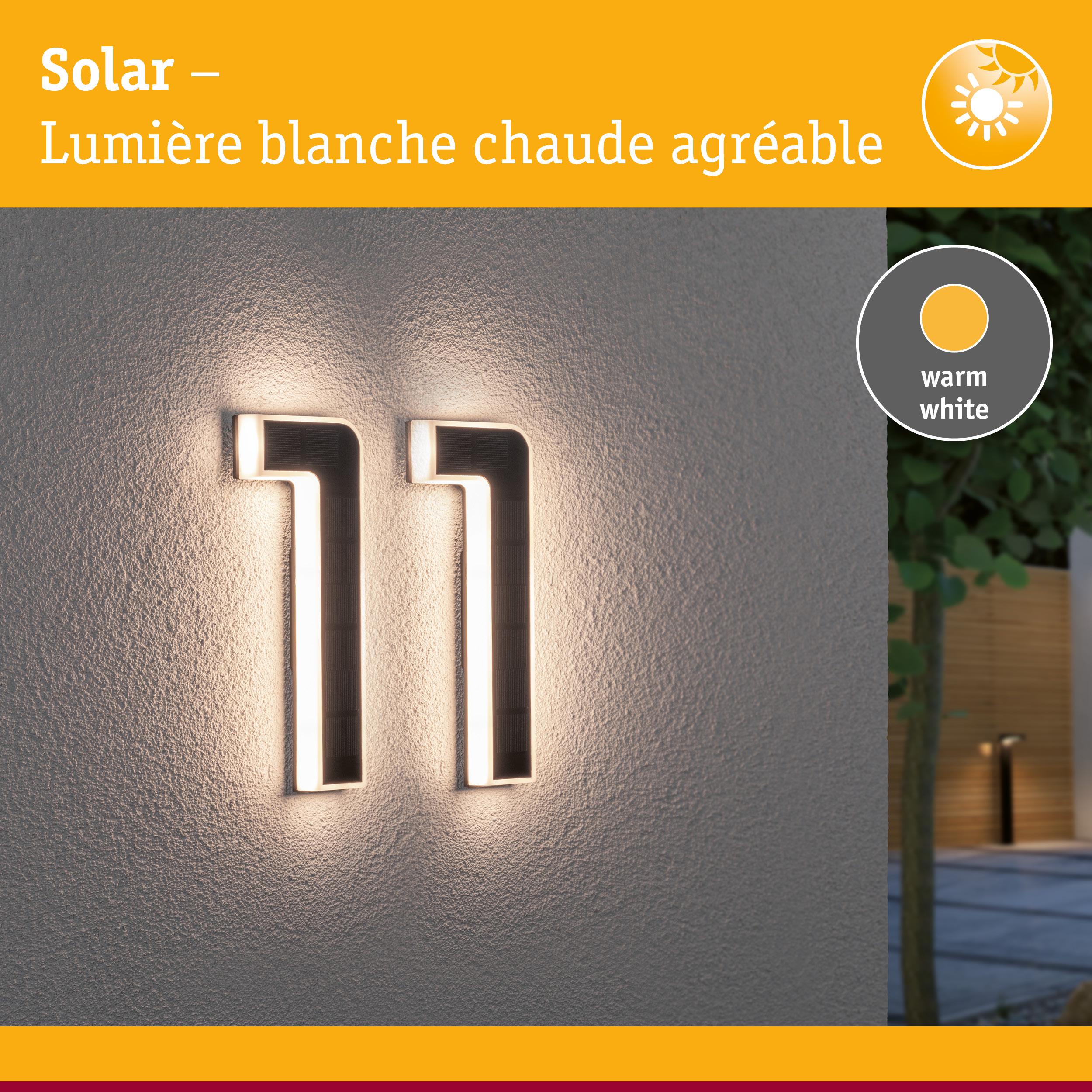 Numéro de maison solaire 11 avec lumière blanche chaude sur mur gris pour éclairage extérieur