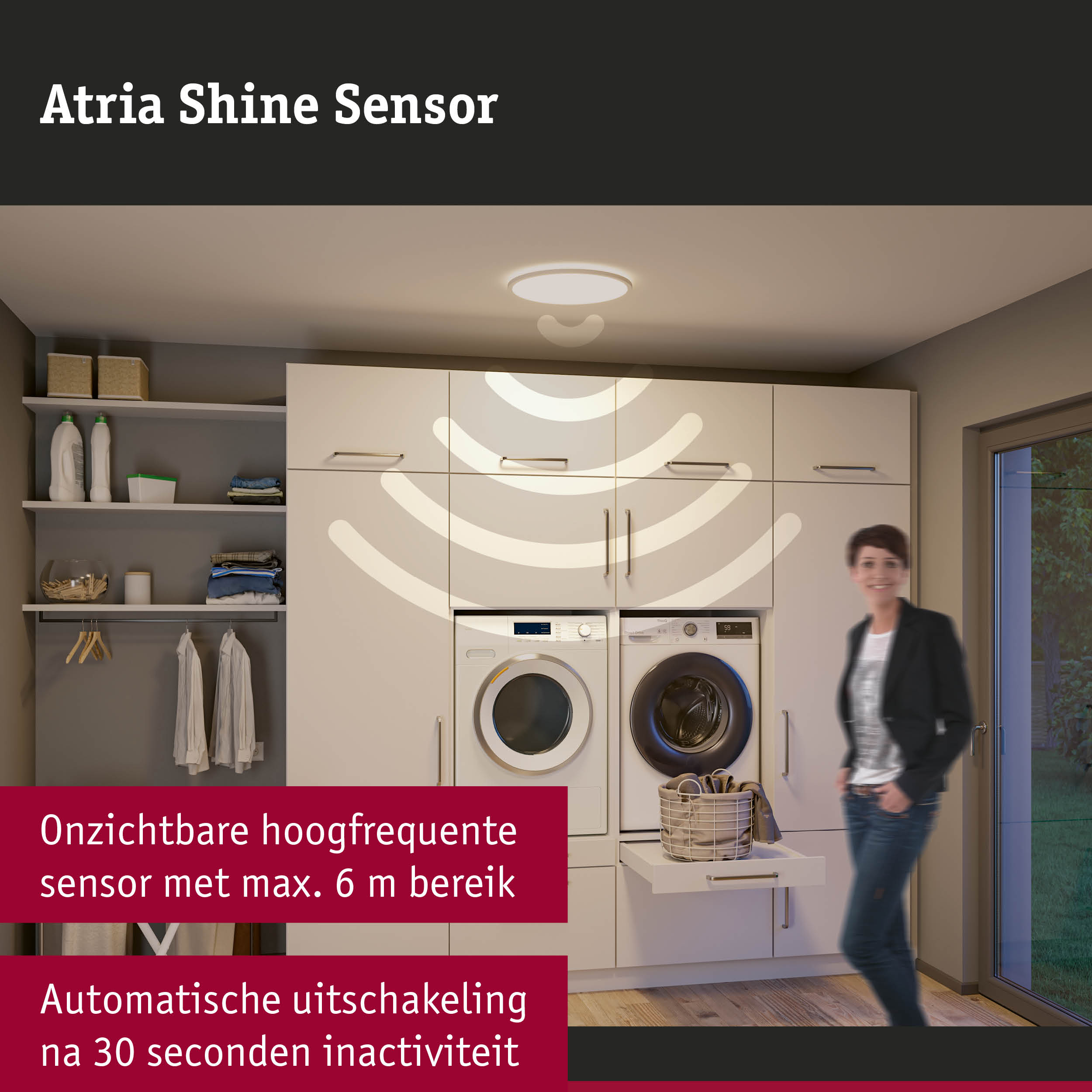 Ronde witte plafondlamp met sensor in moderne wasruimte met wasmachine en droger