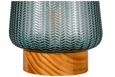 Close-up van grijze gestructureerde glazen lamp op houten voet, decoratieve woonverlichting