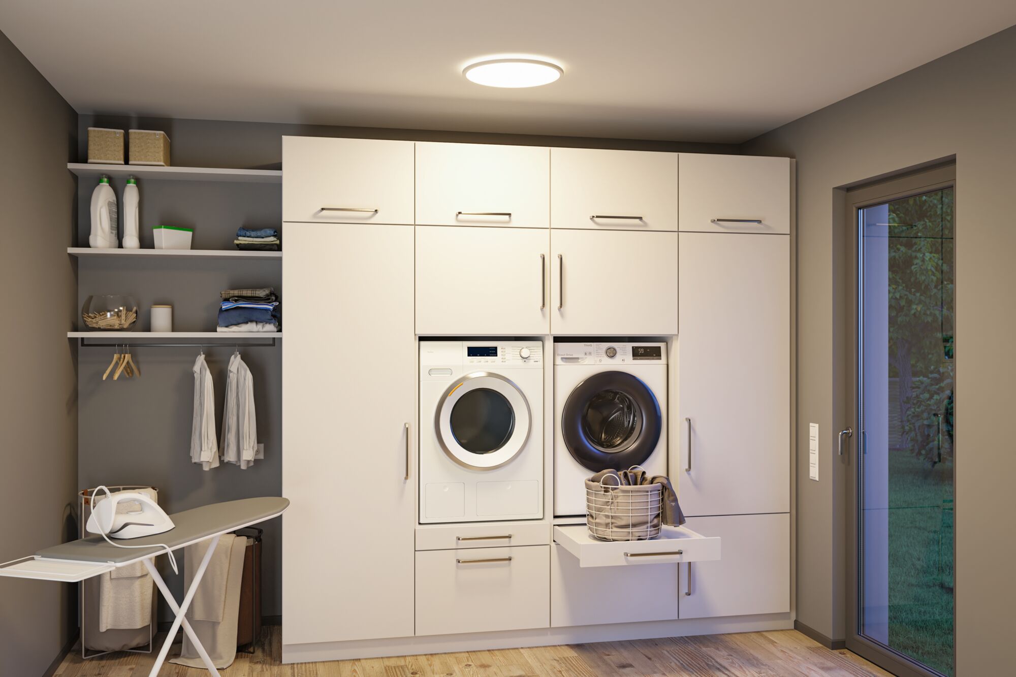 Moderne witte plafondlamp met warm wit licht in een functionele wasruimte met wasmachine.