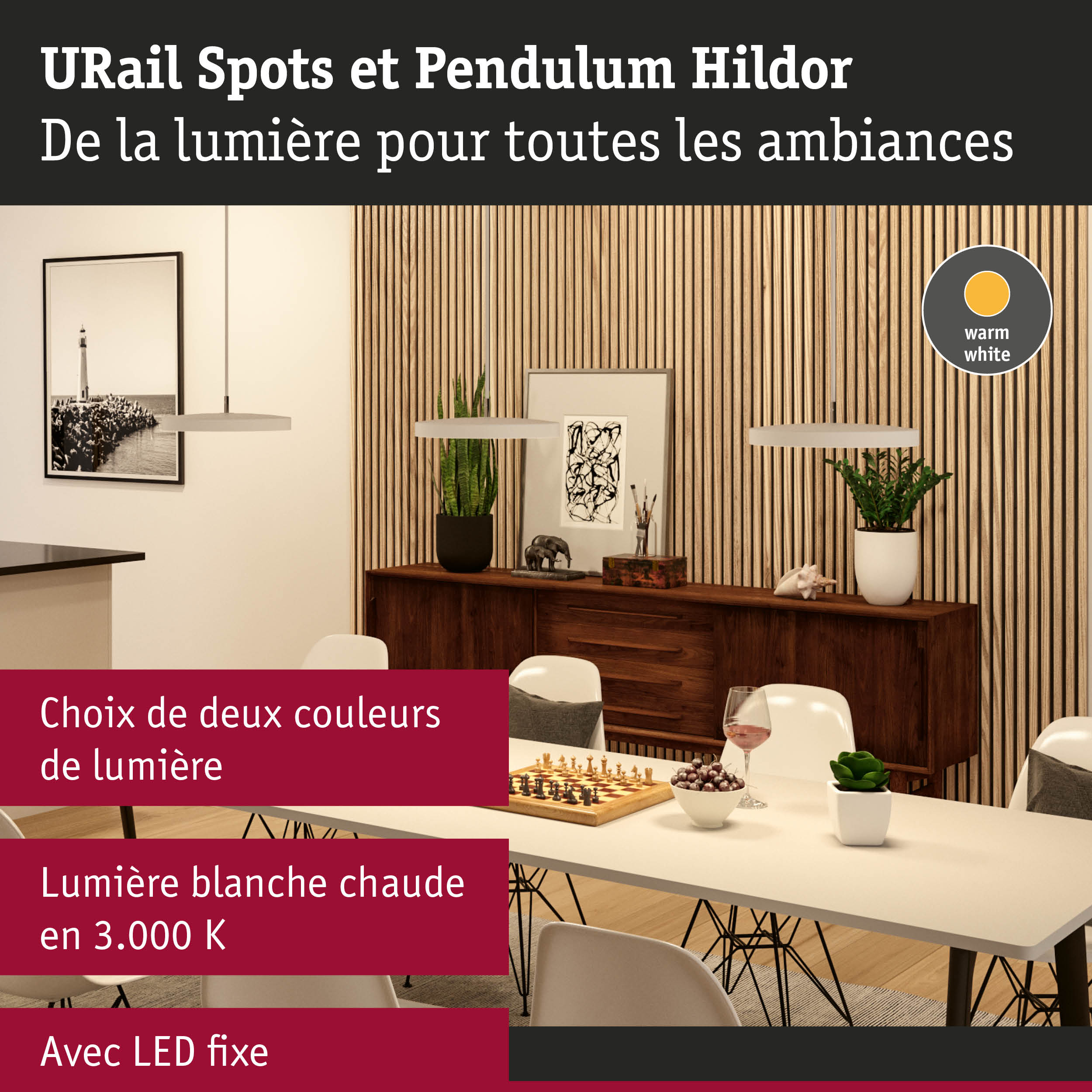 Suspensions blanches modernes avec lumière LED blanc chaud devant un mur en lattes de bois dans une salle à manger