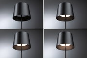 Vier Ansichten einer schwarzen Metall-Stehlampe mit zylindrischem Schirm und warmweißem Licht für Wohnräume