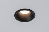 Zwarte metalen inbouwspot met warm wit LED-licht in wit plafond voor moderne verlichting