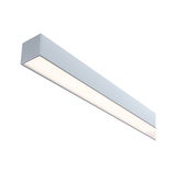 Schlanke LED-Deckenleuchte aus silbernem Aluminium mit warmweißem Licht für moderne Innenräume