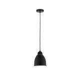 Schwarze Metall-Pendelleuchte mit Lochmuster am oberen Rand für moderne Wohnraumbeleuchtung