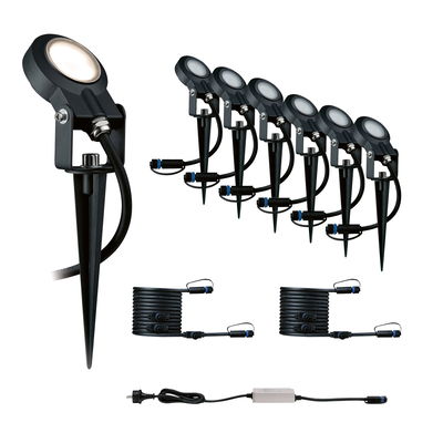 Set mit sechs schwarzen LED-Gartenstrahlern mit Erdspießen und Anschlusskabeln für Außenbeleuchtung.