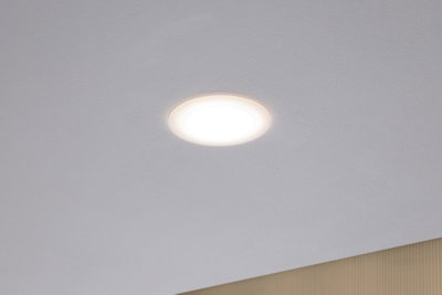 Round white LED ceiling light with warm white glow for modern interiors and energy-efficient lighting.