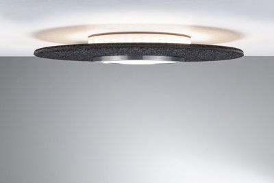 Plafonnier moderne avec anneau en feutre noir et aluminium au design minimaliste pour espaces de vie.