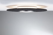 Plafonnier moderne avec anneau en feutre noir et aluminium au design minimaliste pour espaces de vie.
