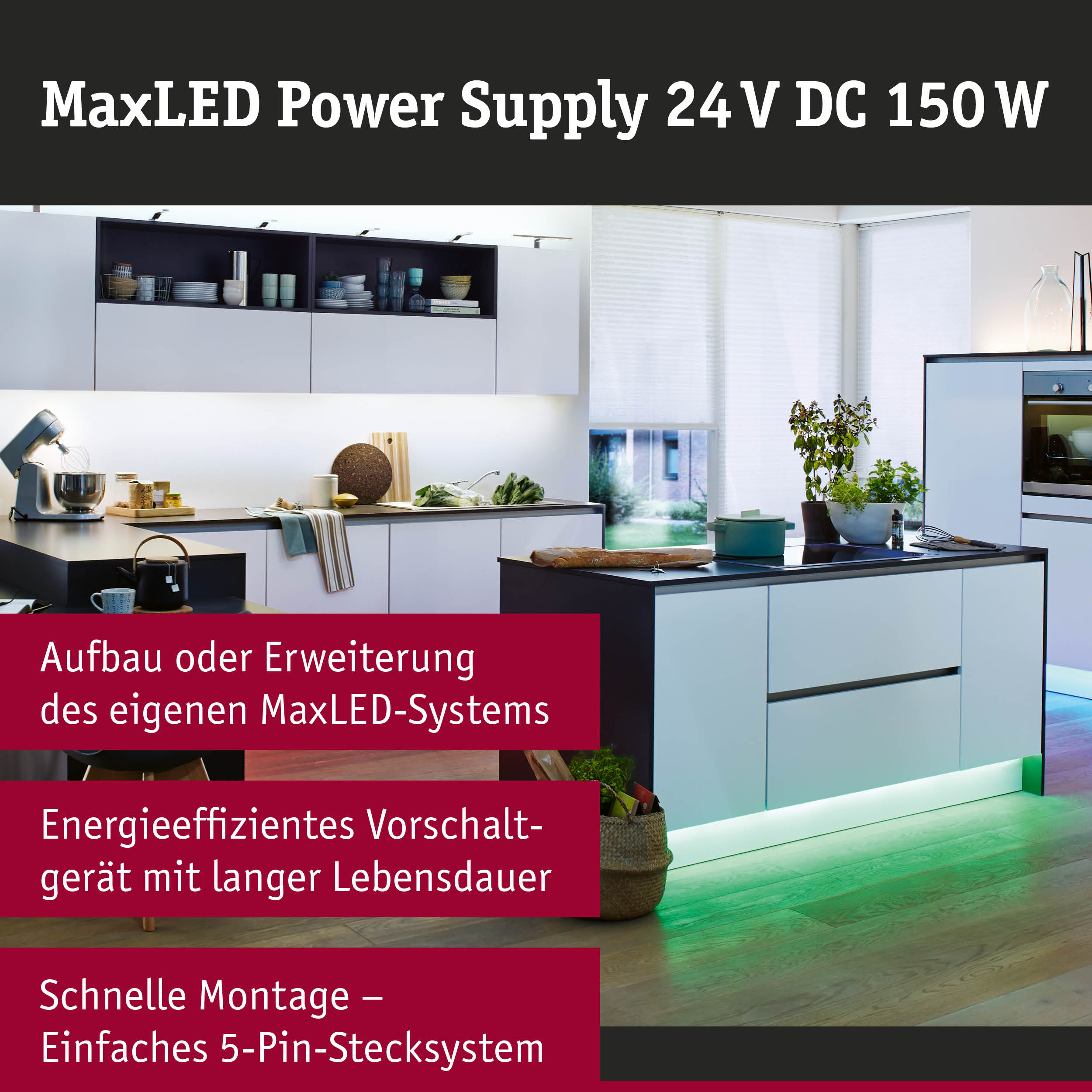 Moderne weiße Küche mit LED-Unterbodenbeleuchtung in grün und Kücheninsel mit Kochfeld und Backofen