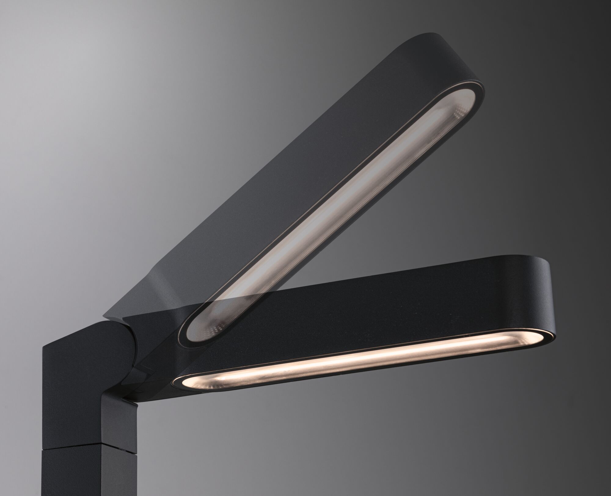 Zwarte metalen LED-bureaulamp met verstelbare arm voor modern werklicht