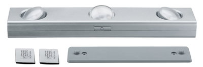 Silberne LED-Leuchte mit drei verstellbaren Linsen und Montagezubehör aus Kunststoff und Metall