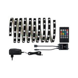 Zwarte LED-strip met afstandsbediening en adapter voor flexibele kleurverlichting en decoratie.