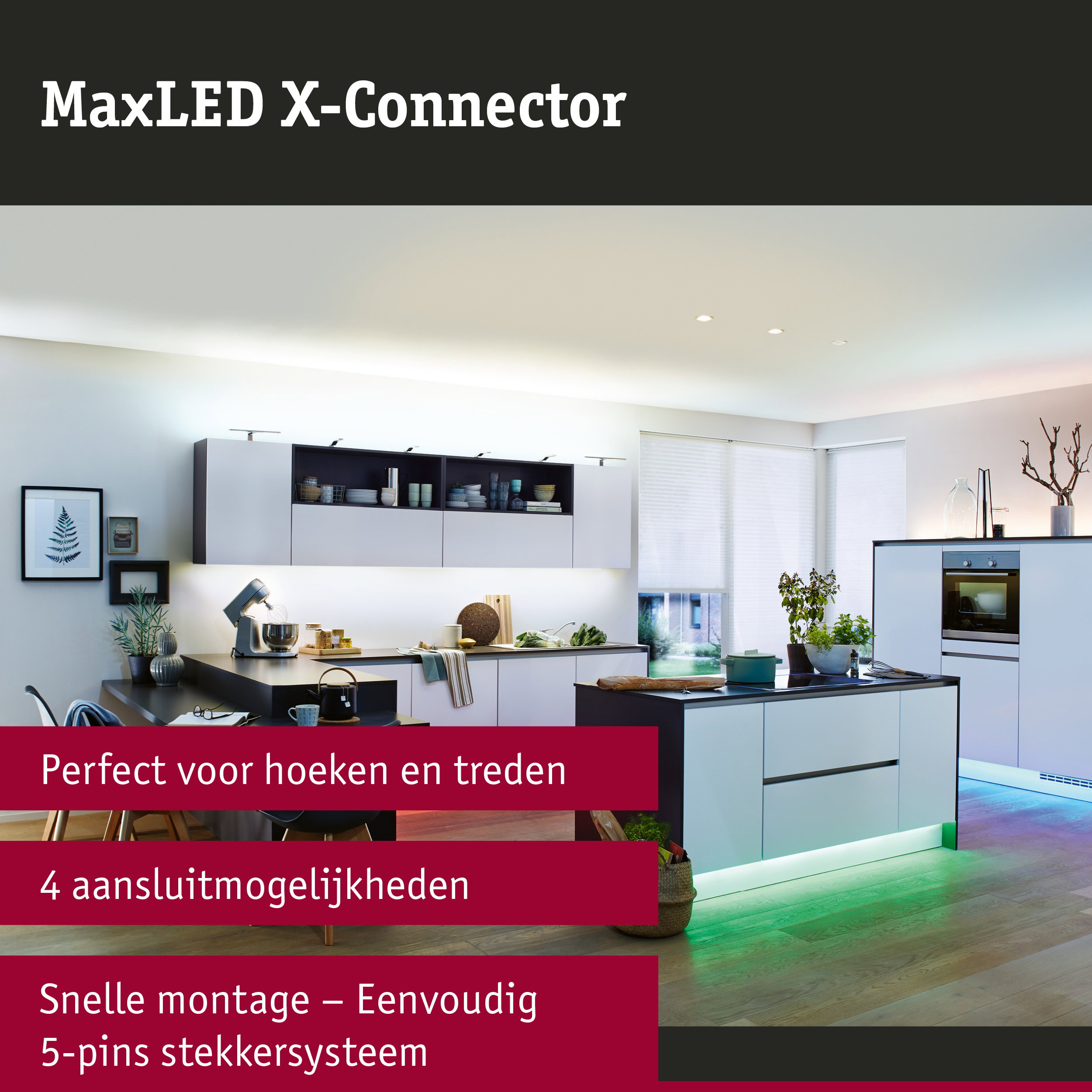 Moderne witte keuken met LED-verlichting onder het aanrecht en kookeiland met kookplaat