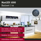 Moderne witte keuken met MaxLED 1000 LED-verlichting en beschermkap voor heldere kamerverlichting