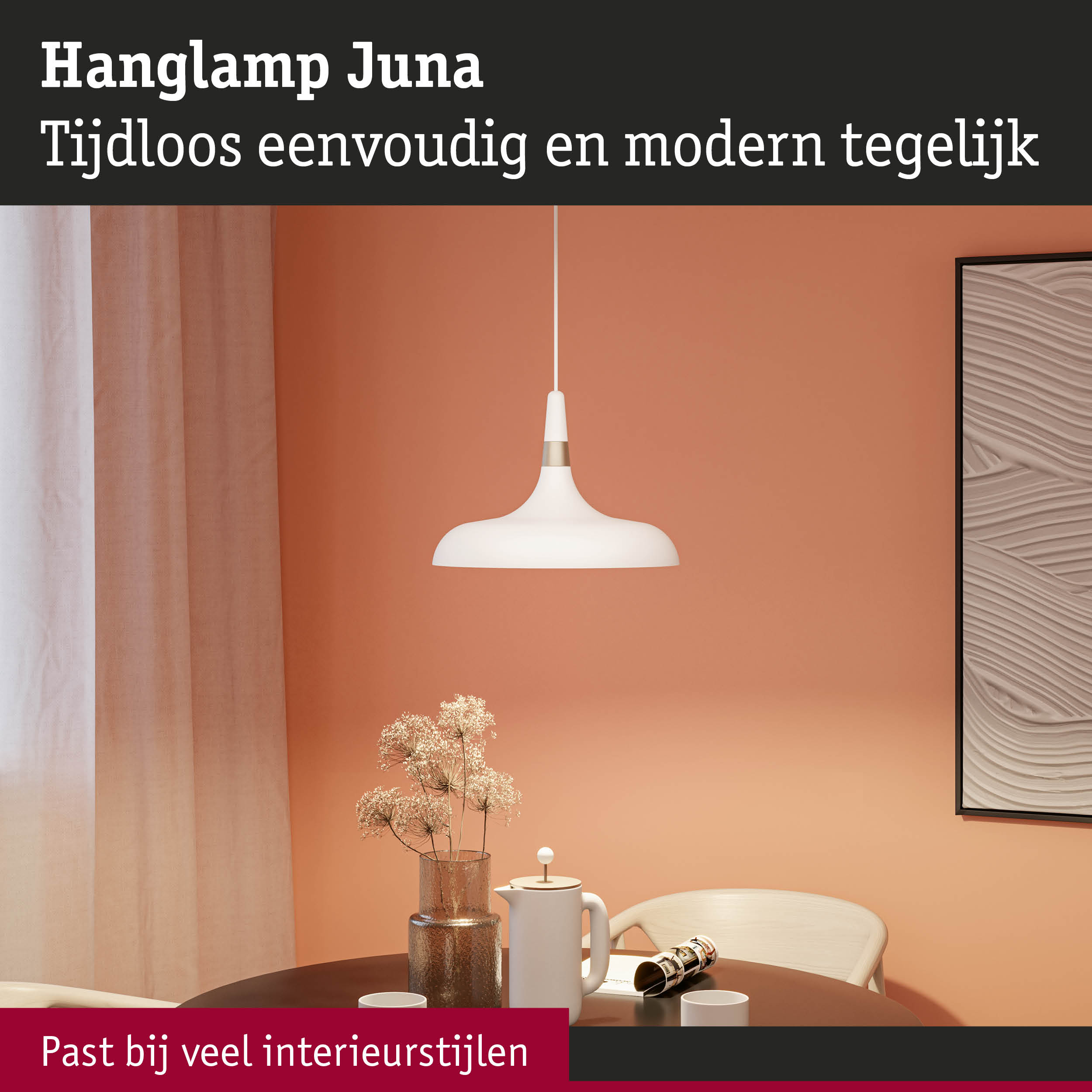 Witte hanglamp Juna van metaal en kunststof tegen oranje muur in eetkamer