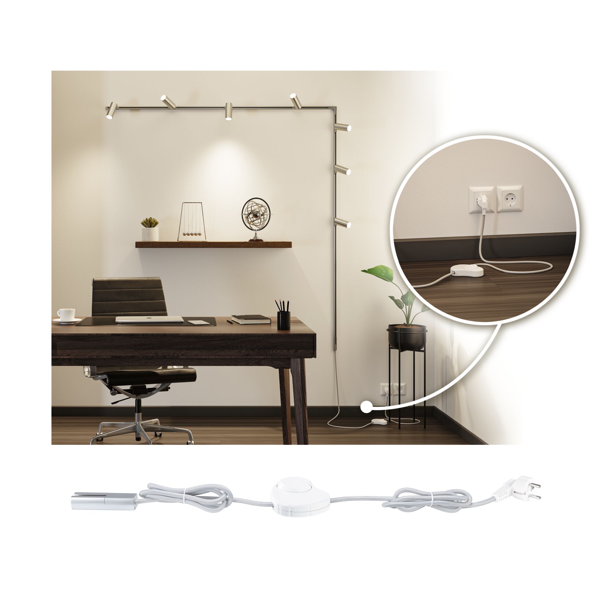 Hvid forlængerledning med kontakt til LED-skinnebelysning i moderne kontor med træskrivebord