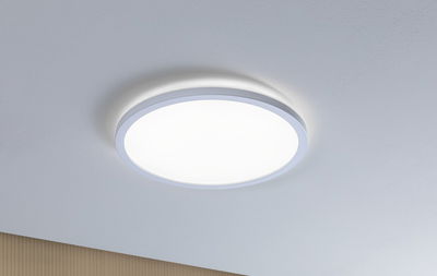 Rund hvid LED-loftslampe i plastik med varmt hvidt lys til opholdsrum